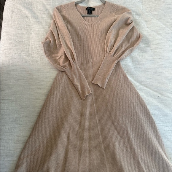 V-Neck Beige Dress - Picture 3 of 5